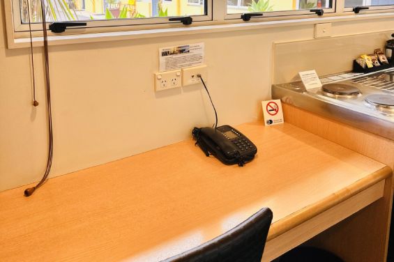Executive Spa Studio - work desk